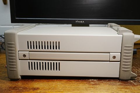Rückansicht eines elektronischen Geräts