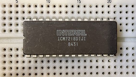 Intersil ICM7218DIJI integrierter Schaltkreis auf Lochrasterplatine