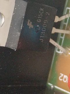Nahaufnahme eines Transistors auf Leiterplatte