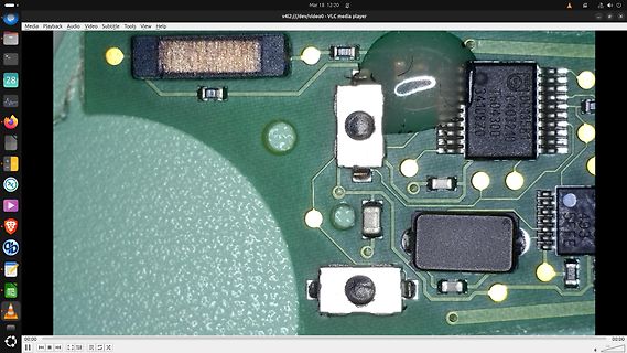 Nahaufnahme einer Leiterplatte mit elektronischen Bauteilen