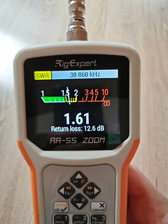 RigExpert AA-55 SWR-Meter mit Messwerten
