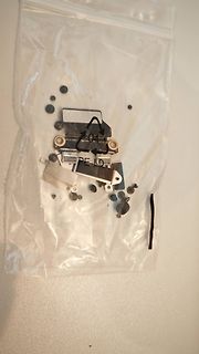 Elektronikbauteile in einem Plastikbeutel