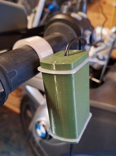 3D-gedrucktes Gehäuse an einem Lenker montiert