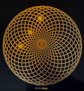 Abfotografierter Bildschirm mit Bitcoin Torus Grafik
