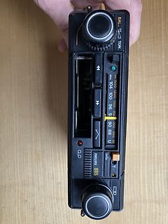 Philips Funkempfänger mit Frequenzskala
