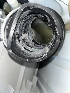 Verschmutzter oder beschädigter Gummischlauch