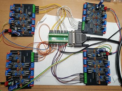 Aufbau mit mehreren Leiterplatten und Verdrahtung