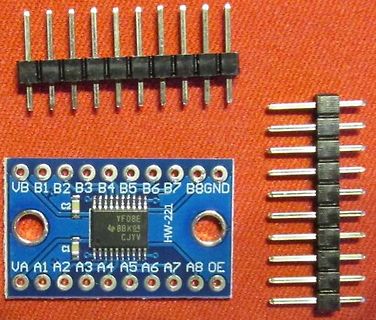 Leiterplatte mit IC und Pin-Header