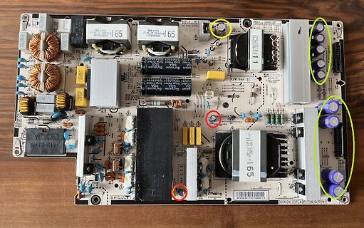 Bestückte Leiterplatte eines Netzteils