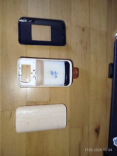 Zerlegtes Gehäuse eines elektronischen Geräts