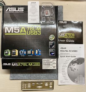 Verpackung und Handbücher eines ASUS M5A78L-M/USB3 Mainboards
