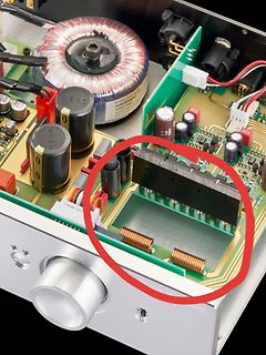 Innenansicht eines Audioverstärkers mit Leiterplatte