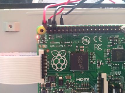 Raspberry Pi Model B+ Platine mit Verkabelung