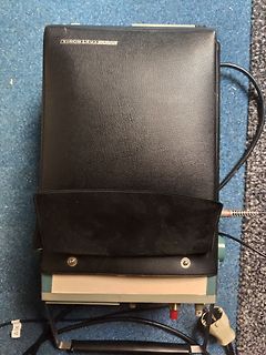 Tektronix Messgerät mit Schutzhülle
