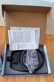 Inhalt eines Kartons mit Bedienungsanleitung und Zubehör