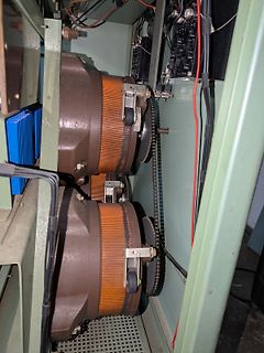 Mechanische Komponenten mit Kettenantrieb in einem Gehäuse