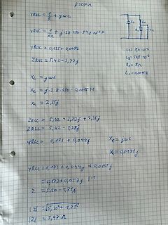 Handschriftliche Berechnung einer RLC-Schaltung