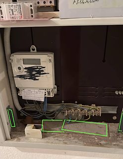 Stromzähler und Elektroinstallation in einem Schaltschrank