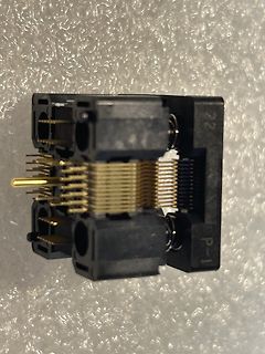 Elektrischer Steckverbinder mit Goldkontakten