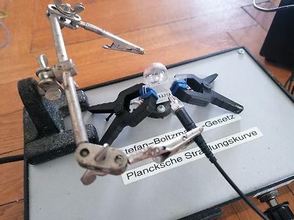 Versuchsaufbau zur Planckschen Strahlungskurve