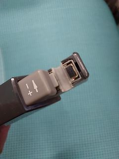 USB-Kabelstecker mit Polungsmarkierung