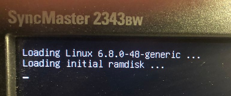 Monitor mit Linux-Bootvorgang