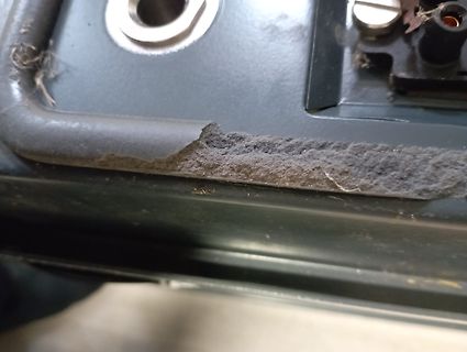 Beschädigte Isolierung eines Kabels oder Bauteils
