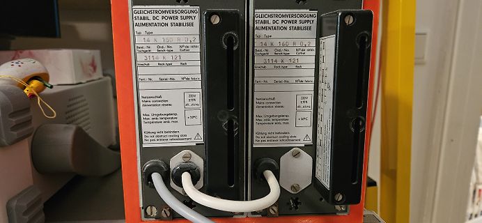 Zwei DC-Netzteile in Einschubbauweise