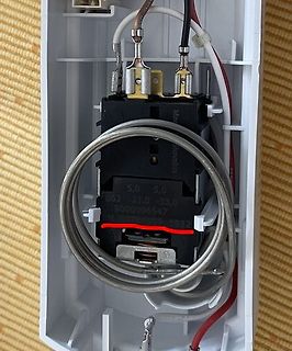 Thermostat mit Sensorkabel in Gehäuse