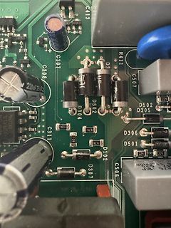 Nahaufnahme einer Leiterplatte mit elektronischen Bauteilen
