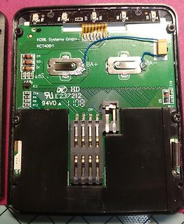 Innenansicht einer Leiterplatte mit Batterieanschlüssen