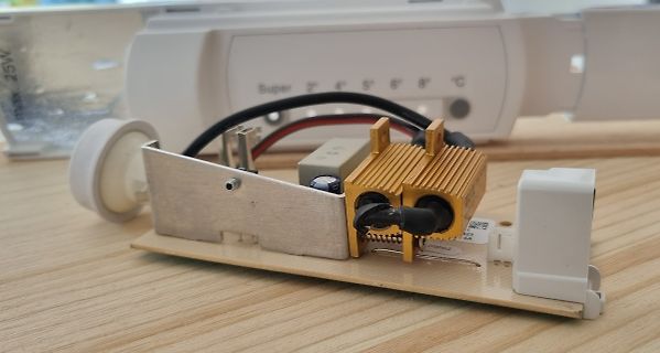 Elektronikmodul mit Kühlkörper auf Leiterplatte
