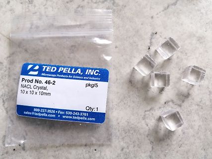 NaCl Kristalle in einer Plastiktüte