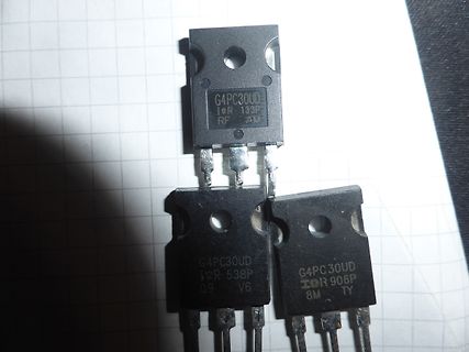 Drei optokoppler Bauteile G4PC30UD