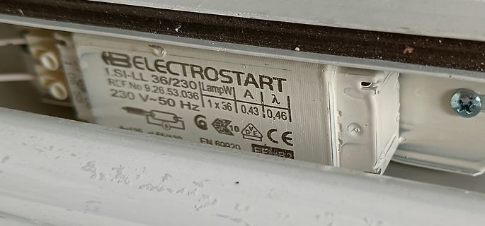 Typenschild eines Elektrostarts Vorschaltgeräts