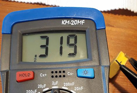 Digitales Kapazitätsmessgerät mit Messwert