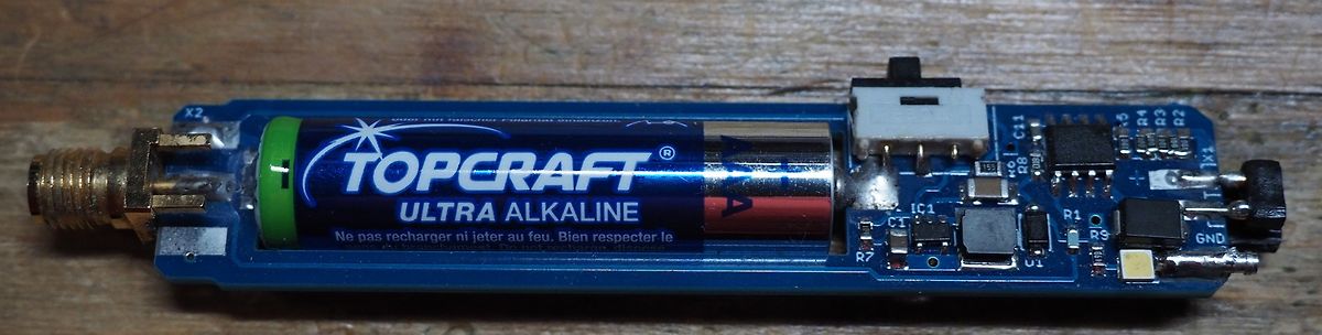 Leiterplatte mit Batterie und Koaxialanschluss