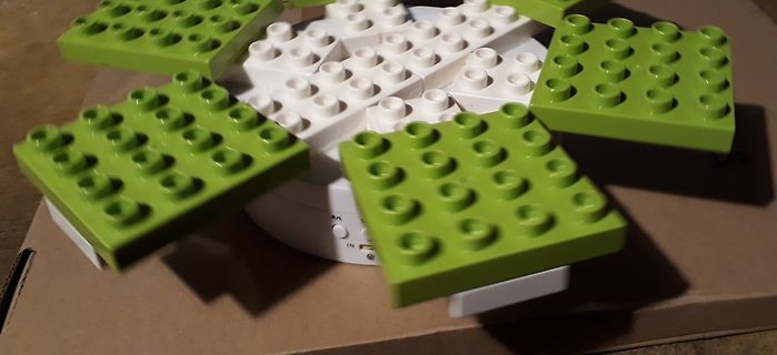 Lego-Platten auf weißem Untergrund