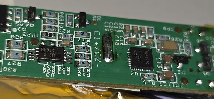 Nahaufnahme einer Leiterplatte mit elektronischen Bauteilen