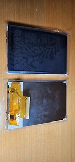 Zwei LCD-Displays mit Flexband