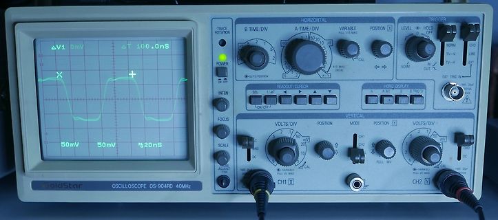 GoldStar Oszilloskop OS-904RD mit Rechtecksignal