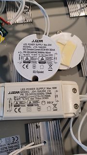 Zwei LED-Netzteile von JJZM