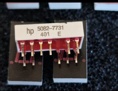 Elektronisches Bauteil mit HP-Aufdruck