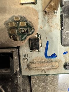 Detailaufnahme einer verschmutzten Leiterplatte