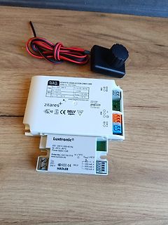Zwei LED-Netzteile von b.a.g. und Luxtronic