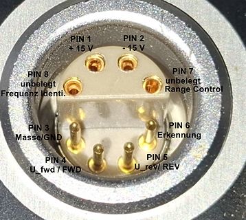 Beschrifteter elektrischer Steckverbinder mit Pins