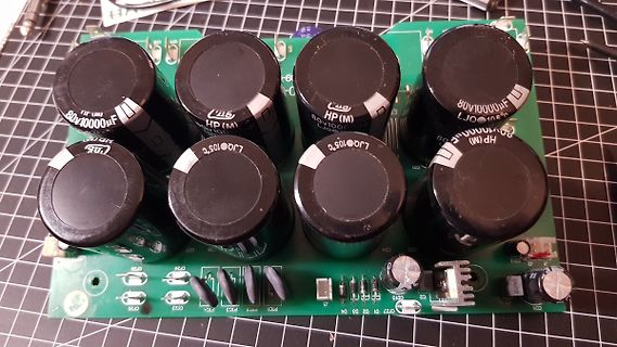 Leiterplatte mit großen Elektrolytkondensatoren