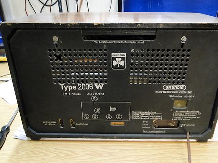 Rückseite eines Grundig Type 2006 W Radios