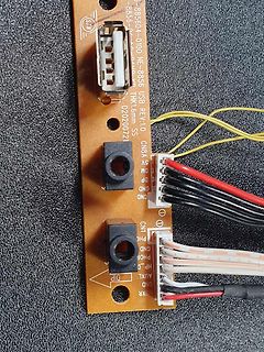 Leiterplatte mit USB-Buchse und Anschlussklemmen