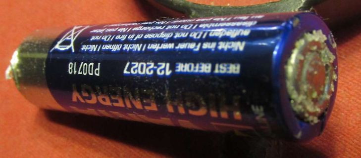 Ausgelaufene Batterie